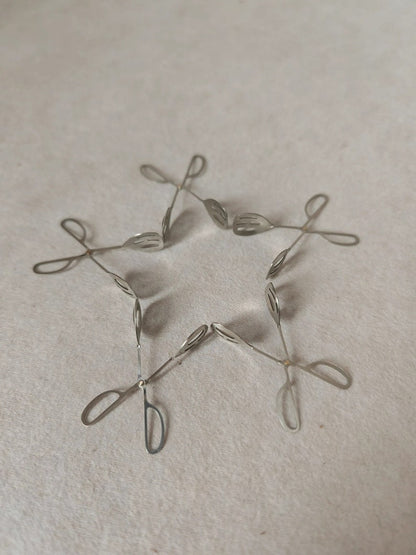 Pinza de pan de metal en miniatura a escala 1:6: accesorio de cocina hecho a mano para muñecas BJD y Blythe.