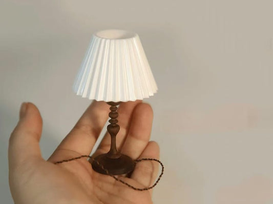 Lampe de table plissée rétro en noyer noir français pour maison de poupée miniature à l'échelle 1:6, lampe de bureau, accessoire de meubles BJD Blythe, jouet