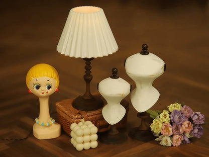 Lampe de table plissée rétro en noyer noir français pour maison de poupée miniature à l'échelle 1:6, lampe de bureau, accessoire de meubles BJD Blythe, jouet