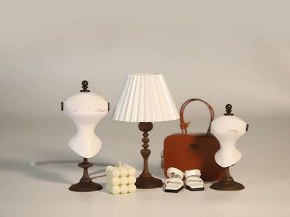 Lampe de table plissée rétro en noyer noir français pour maison de poupée miniature à l'échelle 1:6, lampe de bureau, accessoire de meubles BJD Blythe, jouet