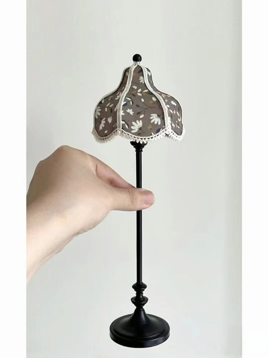 Lampadaire LED vintage à l'échelle 1:6, meuble miniature pour maison de poupée, accessoire pour modèle BJD Blythe