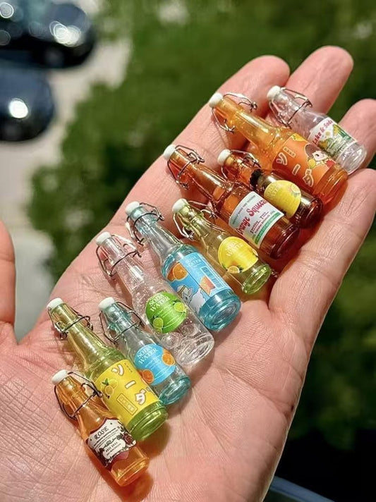 Accessoires miniatures pour maison de poupée, échelle 1:6, 2 pièces, bouteille de simulation, boisson d'eau froide, confiture de fraises, modèle BJD Blythe, jouet