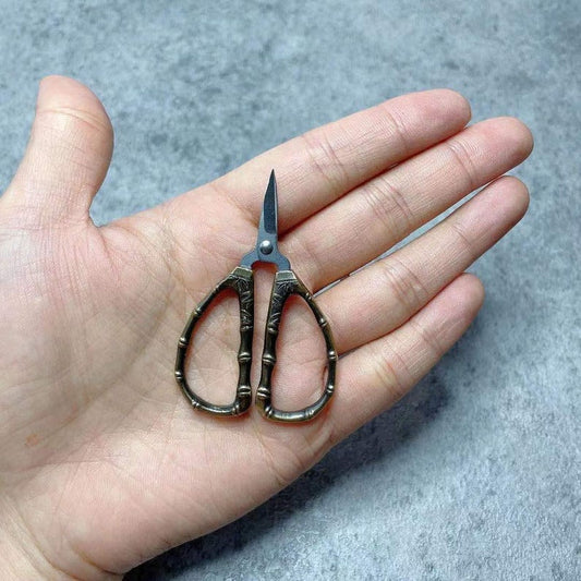 Ciseaux miniatures en métal à l'échelle 1:6 – Accessoire de cuisine réaliste pour maison de poupée BJD Blythe GSC