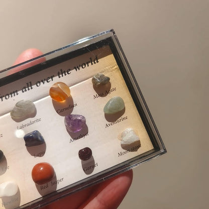 Gabinete de madera en miniatura a escala 1:12 con cajones para decorar la sala de estar de la casa de muñecas.