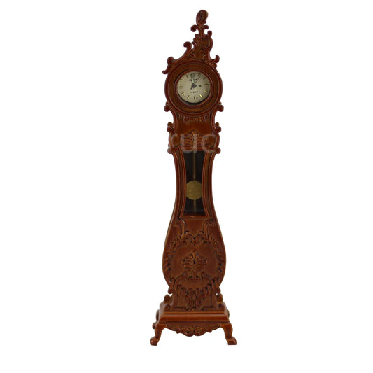 Reloj de piso en miniatura de estilo europeo a escala 1:12 con tallas intrincadas.